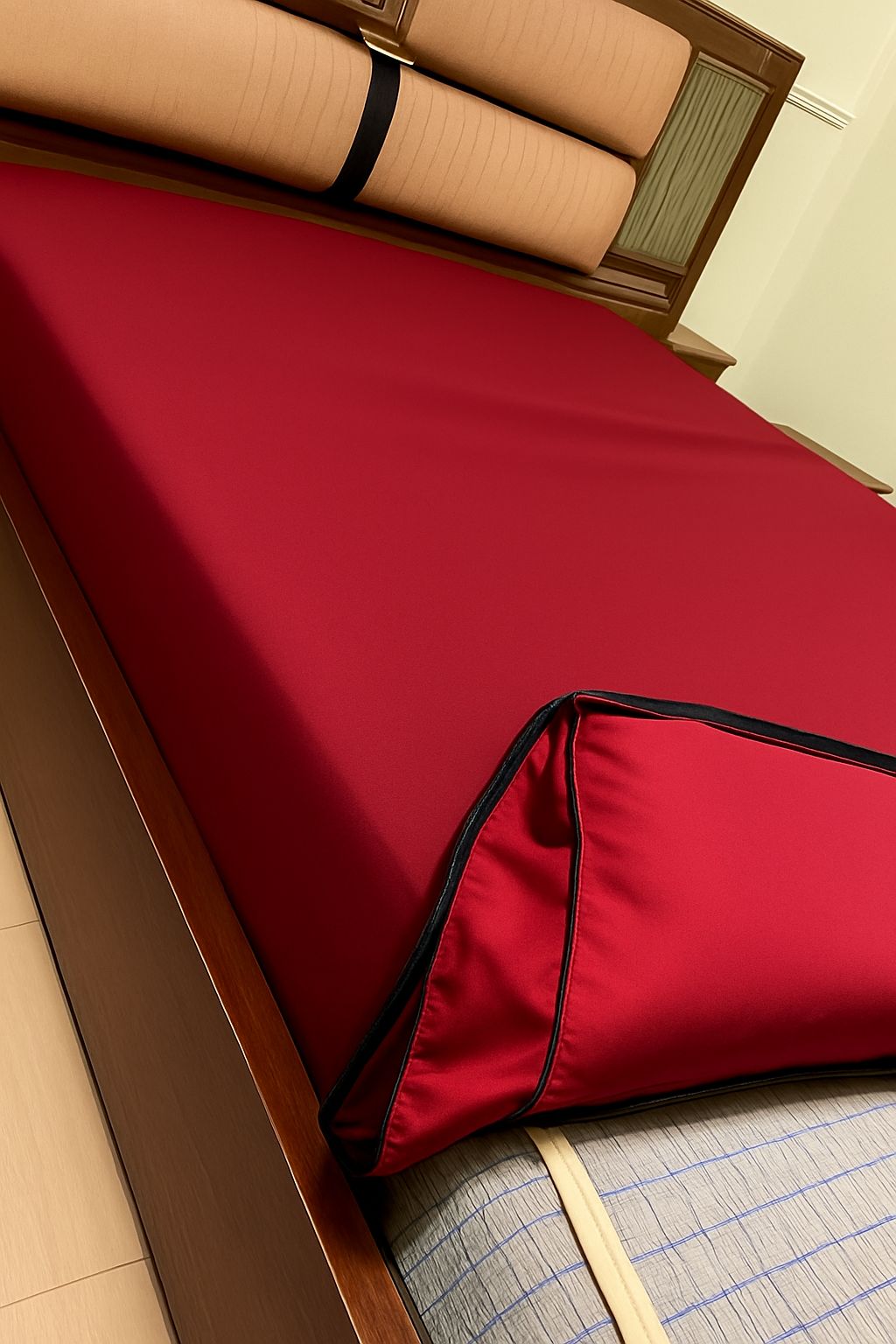 Waterproof Zipper Mattress Protector- Maroon Color
